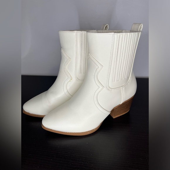 Ardene Ankle Cowboy Booties - Picture 1 of 10